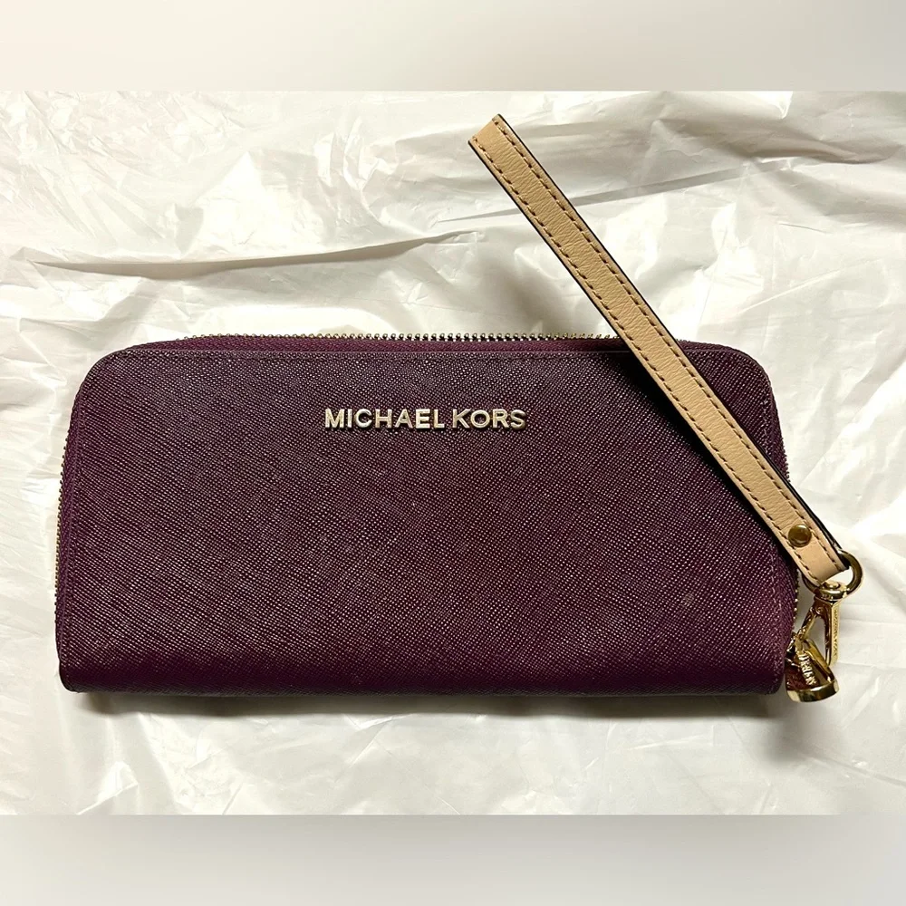 New Jet set Michael Kors Plum Zip Wristlet/wallet with Tan Strap - Picture 4 of 13